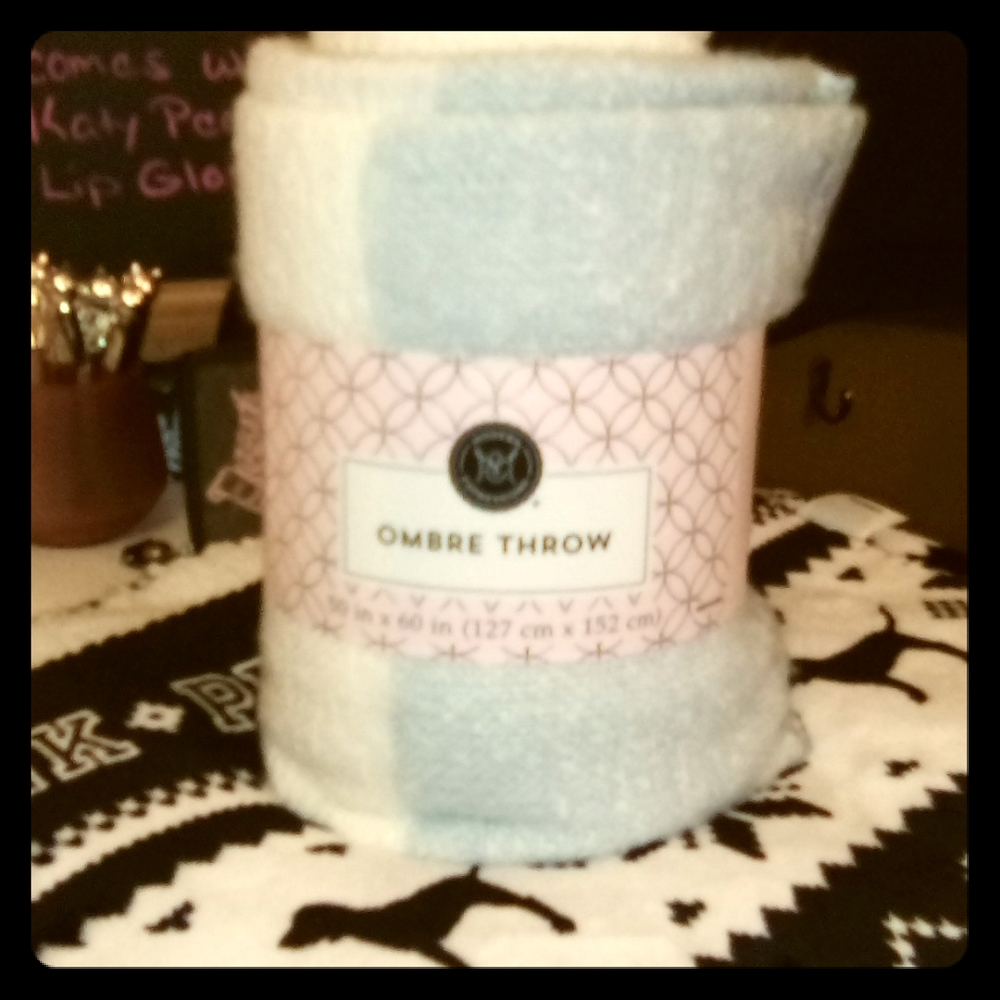 Super soft and cute ombre throw Brand New!!